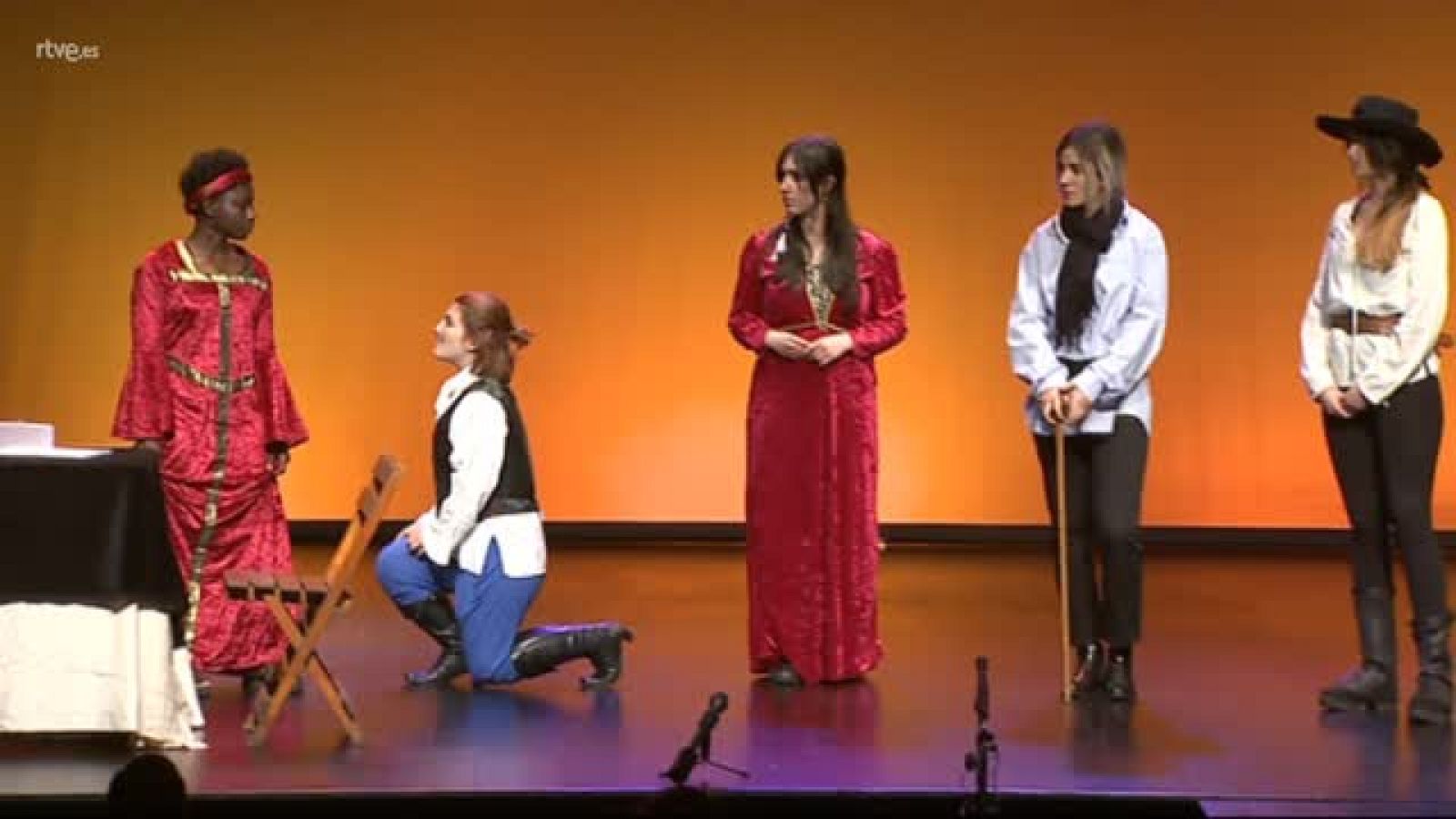 TEATRO CON LETRAS DE ORO