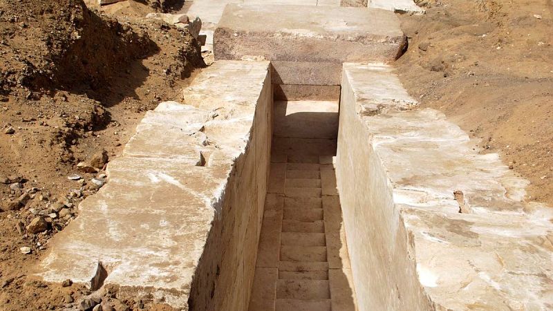 Egipto halla una pirámide de hace 3.700 años al sur de El Cairo