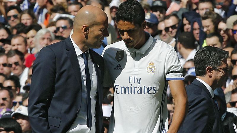 Varane recae de su lesión en el bíceps femoral izquierdo