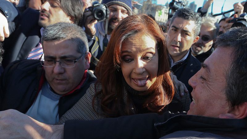 Procesan a la expresidenta argentina Cristina Fernández por presunto blanqueo y asociación ilícita