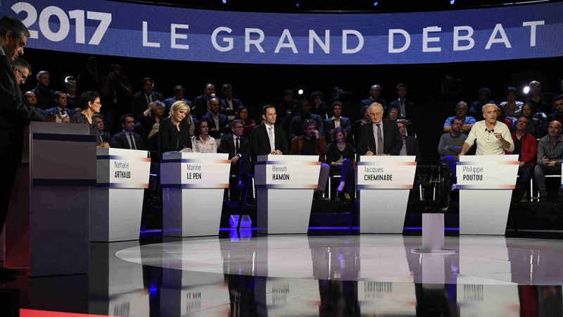 Los escándalos de Fillon y Le Pen centran el debate de los once candidatos al Elíseo