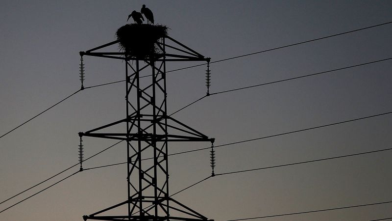 La deuda del sistema eléctrico se redujo un 7,9% en 2016, hasta los 23.070 millones de euros