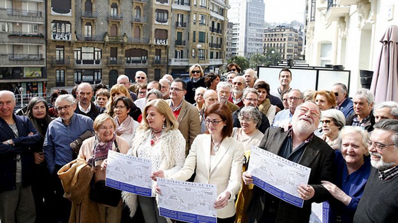 Víctimas, políticos e intelectuales vascos reclaman en un manifiesto un fin de ETA "sin impunidad"