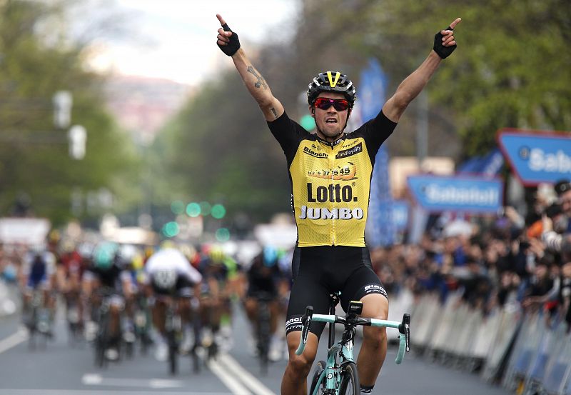 Victoria del esloveno Roglic, Contador pasa apuros y De la Cruz sigue líder