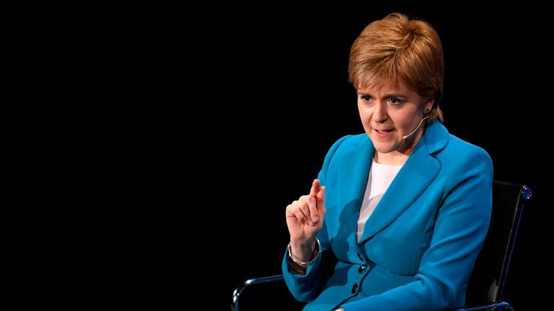 Sturgeon cree que May obstaculiza el referéndum escocés porque teme perder