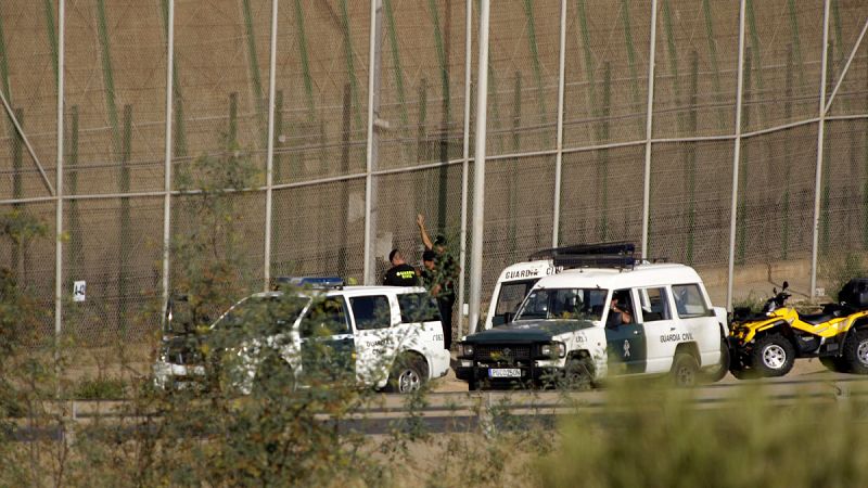 Un coche kamikaze con diez inmigrantes intenta entrar a Melilla