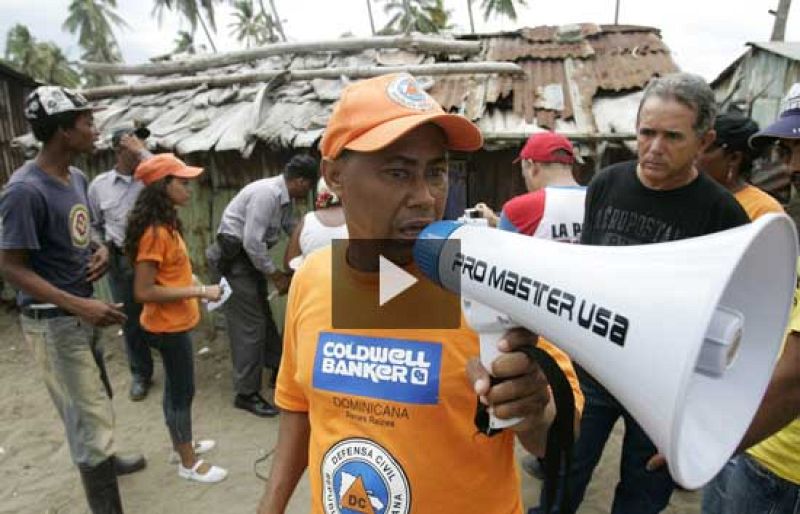 'Ike' amenaza Cuba de este a oeste con vientos de 215 km/h y causa daños en Turcos y Caicos
