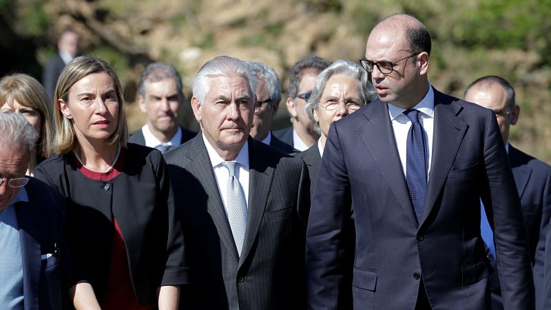 Tillerson advierte que Estados Unidos se enfrentará a "cualquiera que cometa crímenes contra inocentes"