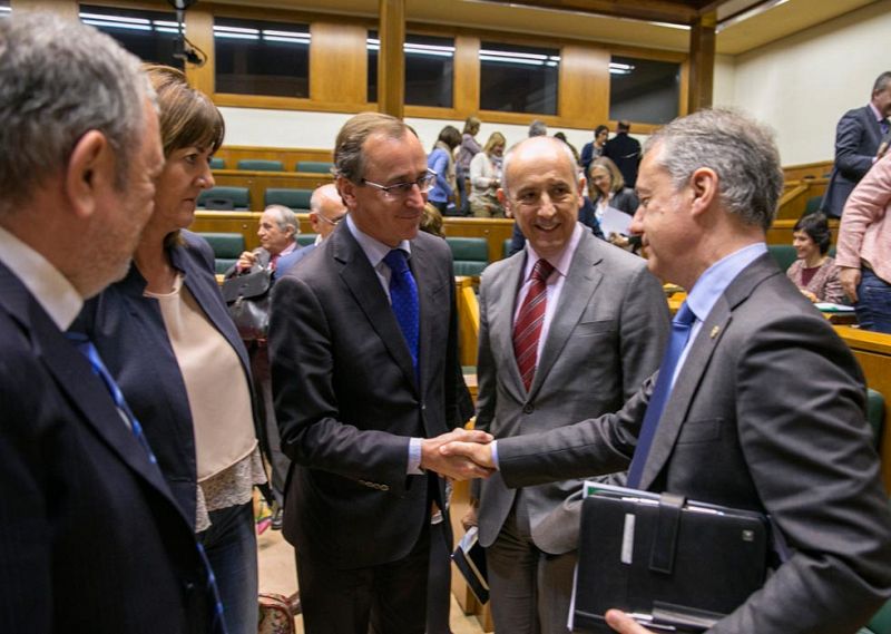 El Parlamento Vasco aprueba los presupuestos de 2017 gracias a la abstención del PP