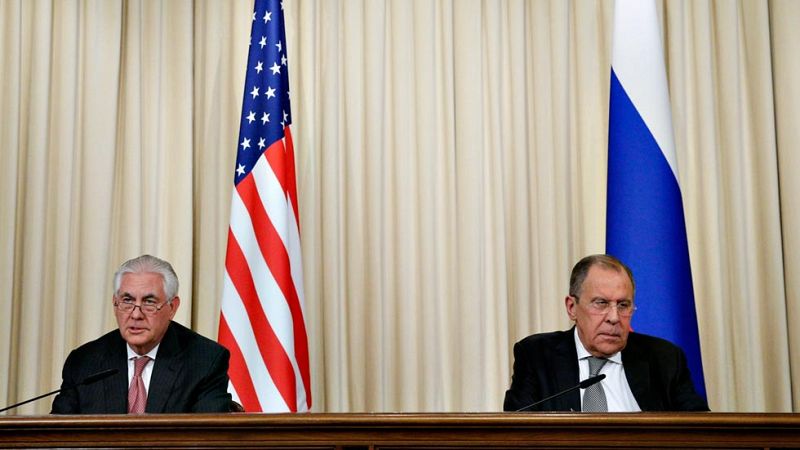 Estados Unidos y Rusia escenifican su desconfianza durante la visita de Tillerson a Moscú