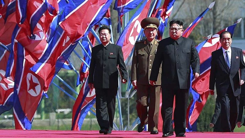 Corea del Norte ensaya maniobras militares ante la mirada de Kim Jong-un en plena escalada de tensión