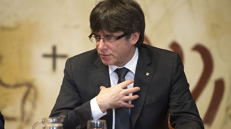 Puigdemont rechaza una vuelta al "autonomismo" y promete que habrá referéndum
