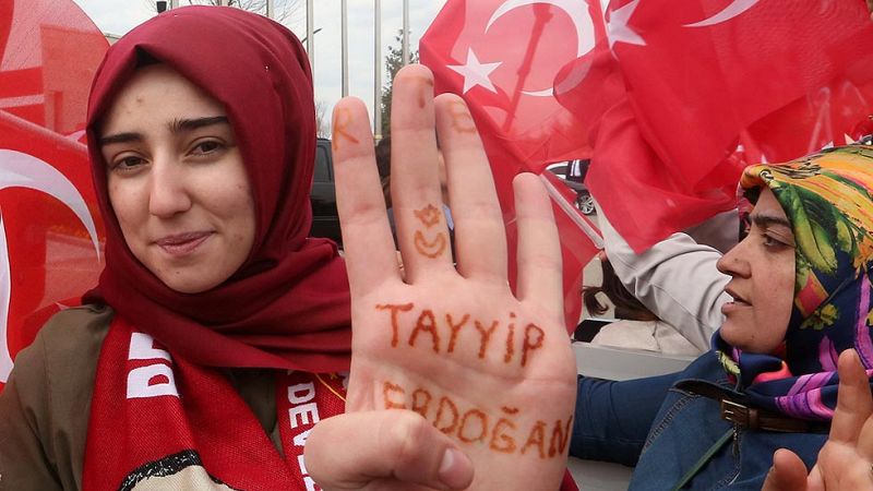 Los observadores internacionales afirman que el referéndum turco no cumplió con los mínimos democráticos