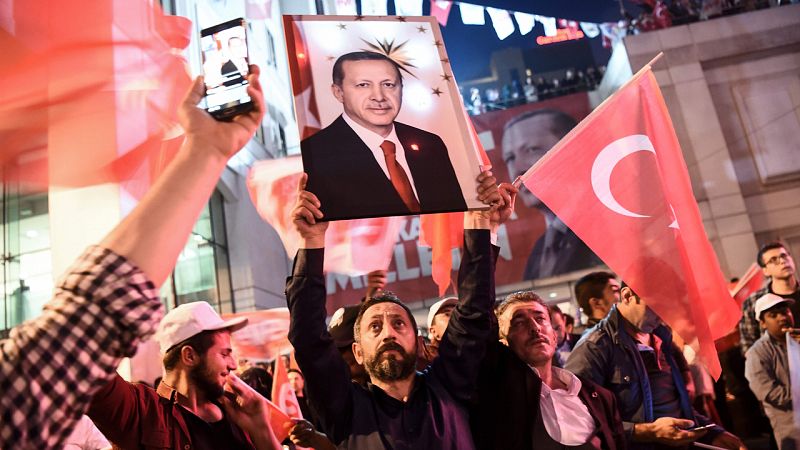 Erdogan amenaza con un plebiscito para detener el proceso de adhesión a la UE