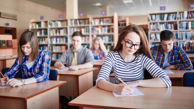 El título de la ESO se podrá obtener sin aprobar la etapa y con dos suspensos