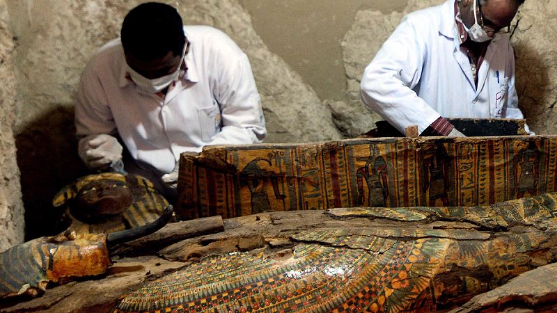 Descubren en Luxor una tumba de un noble faraónico con varias momias