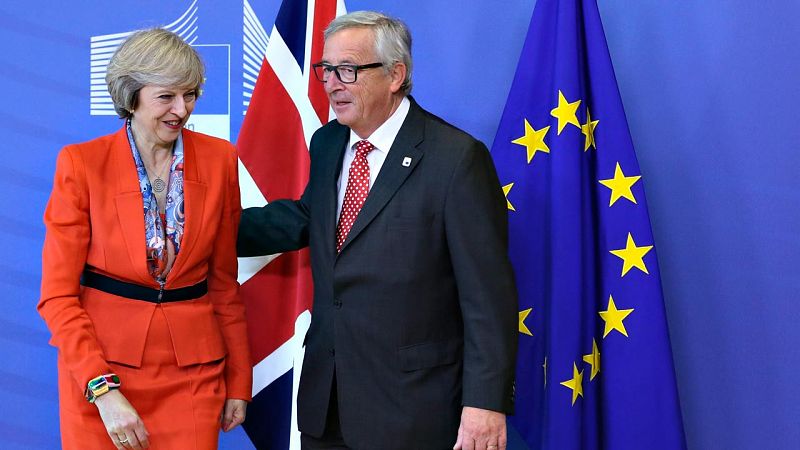 Bruselas asume que la negociación "real" sobre el 'Brexit' se retrasará por el adelanto electoral en Reino Unido