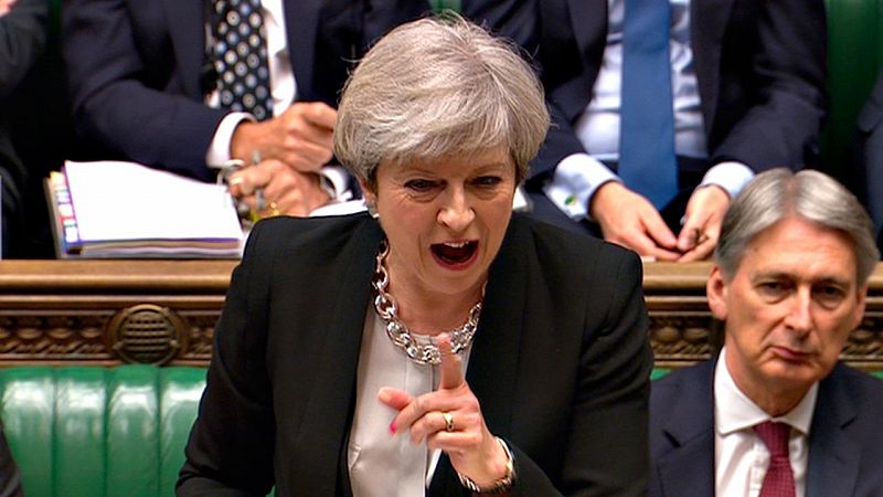 El Parlamento británico da luz verde al adelanto electoral de Theresa May