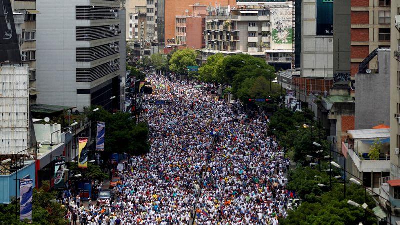 Las manifestaciones contra Maduro sumen a Venezuela en el caos y la ONU llama al diálogo