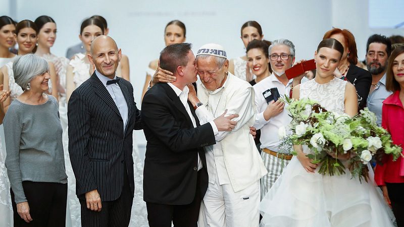 La moda se moviliza para que Elio Berhanyer opte al Princesa de Asturias