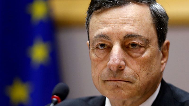 Draghi asegura que el BCE aumentará sus estímulos si ve que empeoran las perspectivas para la zona euro