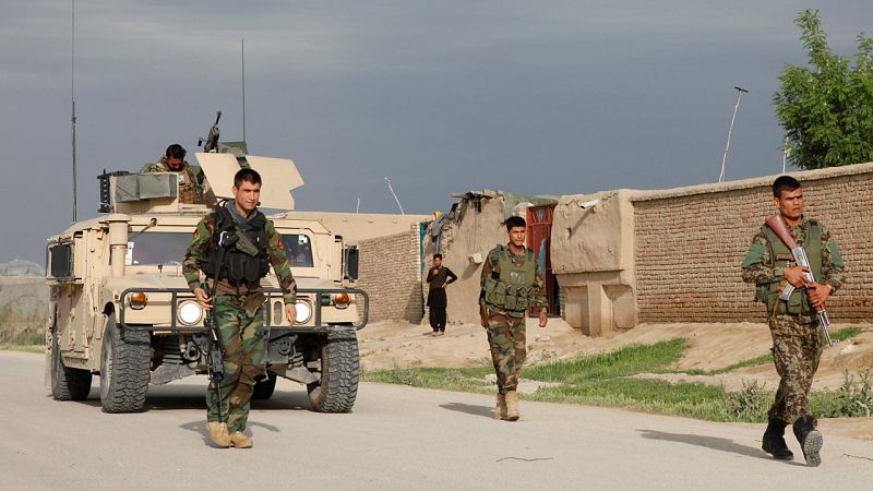 Al menos 60 muertos en un ataque talibán a una base del Ejército en Afganistán