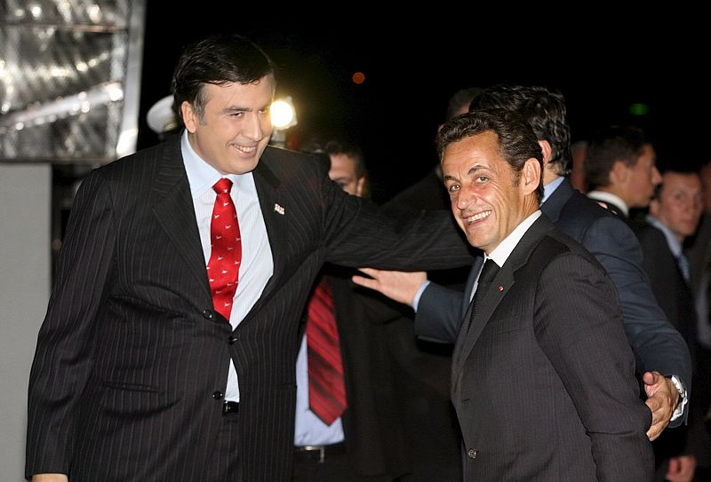 Sarkozy se reúne con Saakashvili tras entrevistarse con Medvedev en Moscú