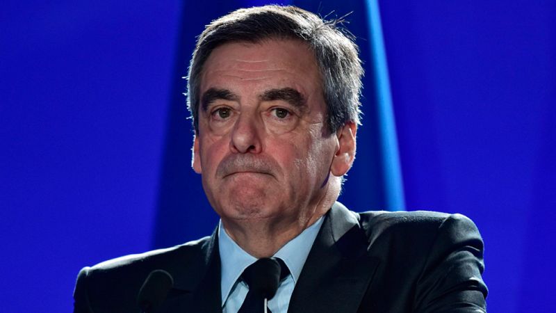 El 'Penelopegate' hunde a Fillon, que asume "toda la responsabilidad" por la derrota y pide el voto para Macron
