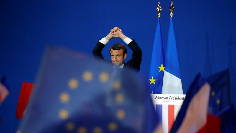 Emmanuel Macron llama a la "unidad" de "todos los franceses" y se declara "preparado" para la presidencia