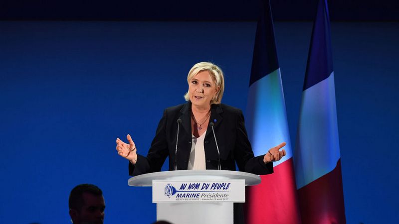 Marine Le Pen rompe el techo de votos de la ultraderecha y se enfrenta a todos como "la gran alternancia"