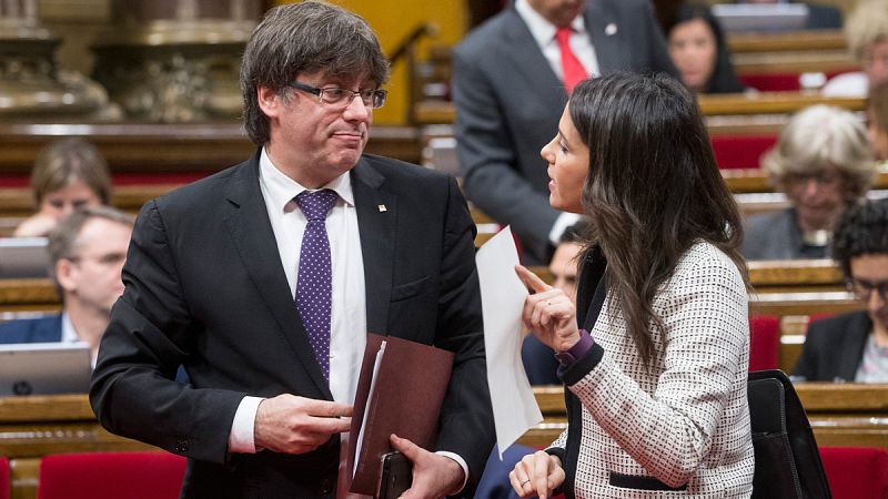 El Parlament de Cataluña da luz verde a la tramitación exprés de las leyes de "desconexión" con España