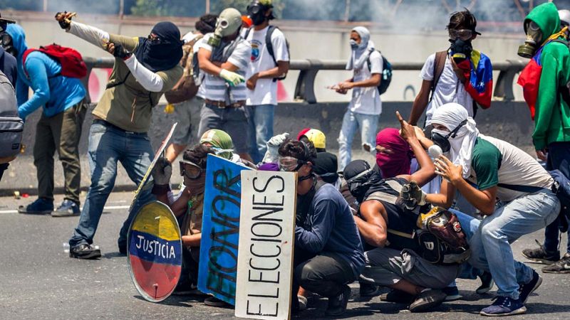 Opositores y chavistas toman las calles de Caracas y se contabilizan ya 29 muertos en las protestas