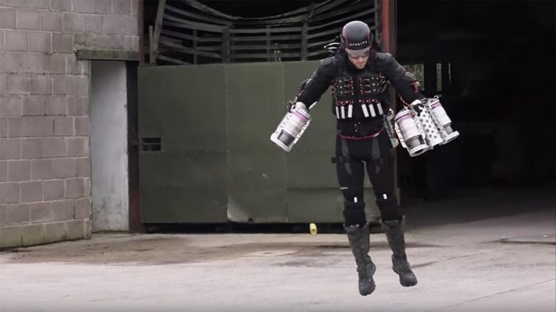 Un inventor británico emula a 'Iron Man' con su exoesqueleto para volar