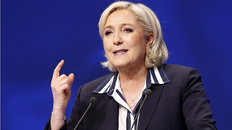 Le Pen afirma que "el euro est muerto" y propone que cohabiten dos monedas