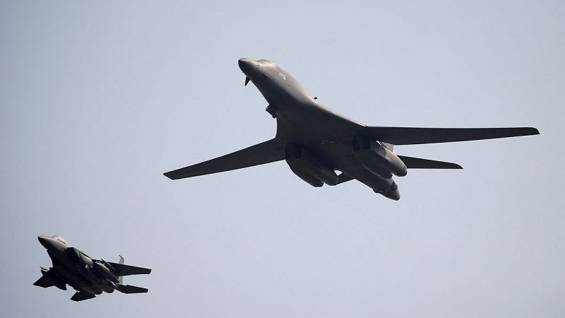 Bombarderos de EE.UU. participan en maniobras conjuntas con Corea del Sur y Japón en la península coreana