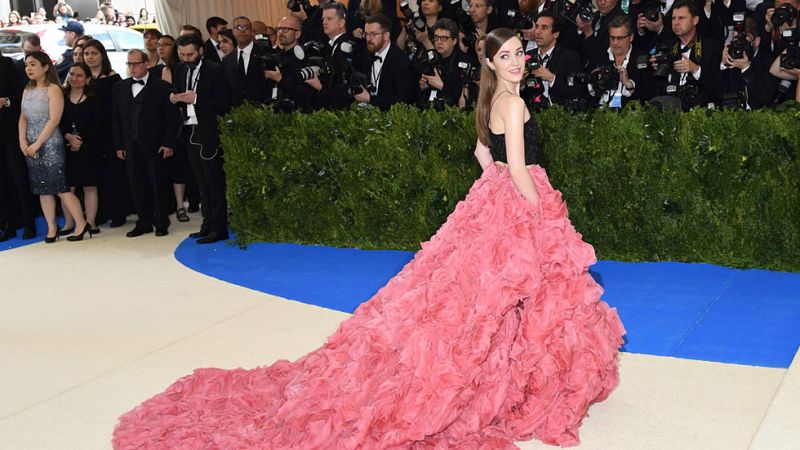 Color e imaginación se apoderan de una excéntrica gala del MET en Nueva York