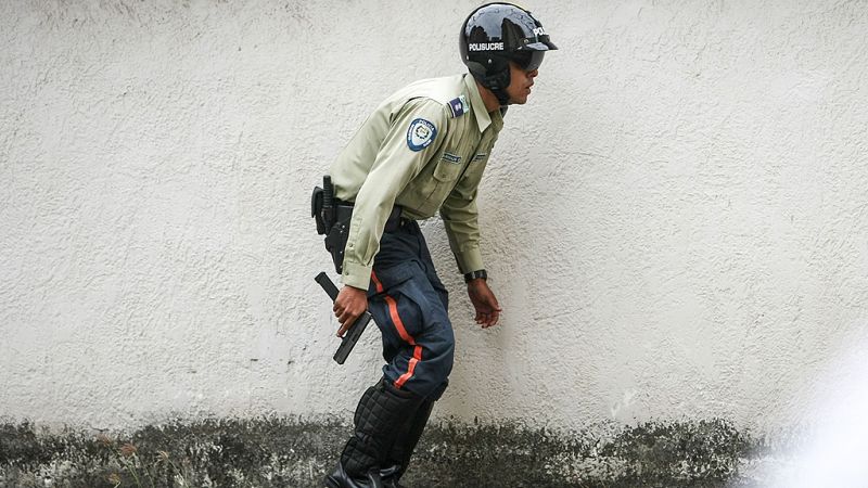 El Gobierno venezolano prohíbe llevar armas durante 180 días en plena oleada de protestas
