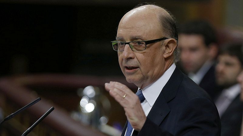 Montoro defiende unas cuentas sin "borrachera de gasto" y la oposición las rechaza por no reducir la desigualdad
