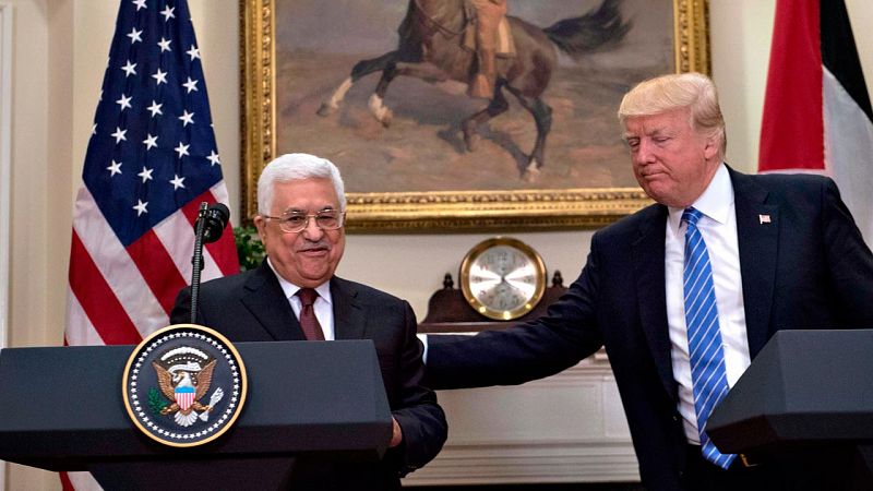 Trump recibe a Abás y se ofrece a "mediar" para alcanzar un acuerdo de paz entre palestinos e israelíes