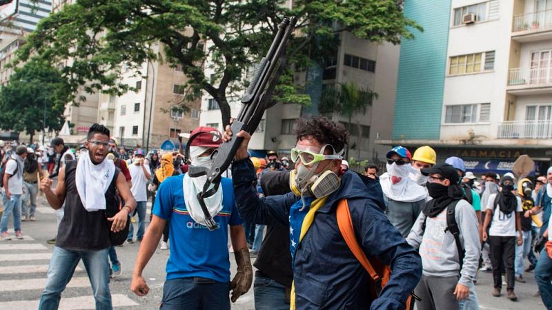 Una nueva jornada de protestas opositoras en Venezuela deja la muerte de otro joven