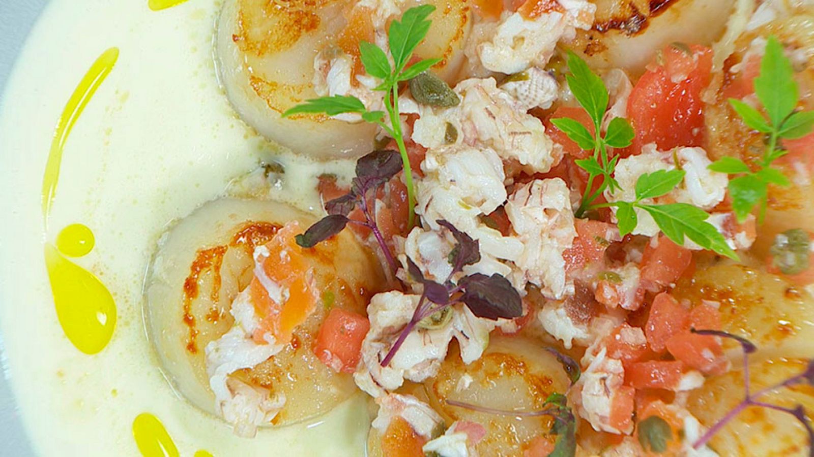 Torres en la cocina - Vieiras con crema de puerros y coliflor