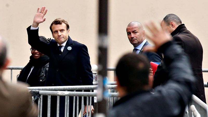 Macron deja la presidencia de su partido, que cambia su nombre de cara a las legislativas