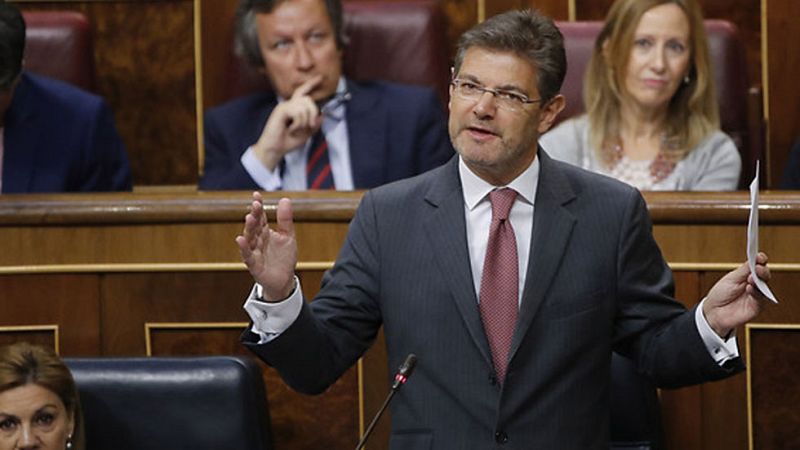 El PSOE amenaza a Catalá con pedir su reprobación si no dimite por sus "injerencias" en la Fiscalía
