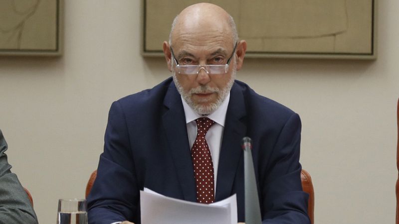 El fiscal general defiende la continuidad de Moix porque está demostrando "valentía" y "firmeza"