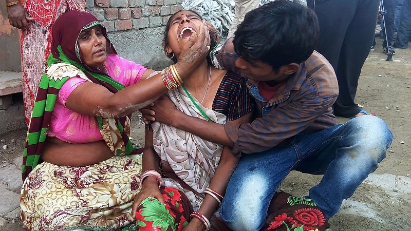 Más de veinte muertos al hundirse un muro durante una boda en la India