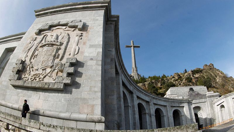 El Congreso insta al Gobierno a exhumar los restos de Franco del Valle de los Caídos