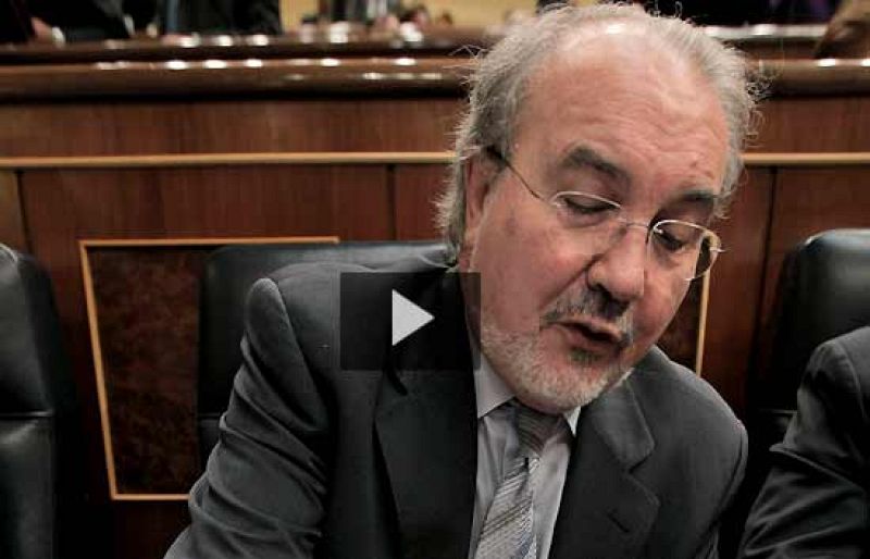 Solbes reconoce que frenó medidas anticrisis de otros ministerios para la comparecencia de Zapatero