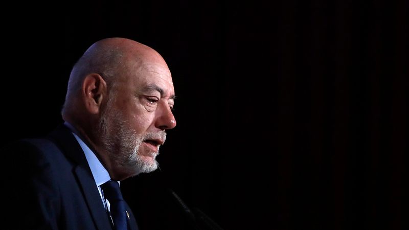 Maza dice que dimitir sería una "cobardía" y pide no dañar a la Fiscalía