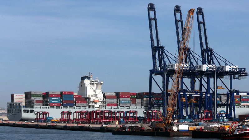 Los estibadores presentan un preaviso para ocho jornadas de huelga en mayo y junio