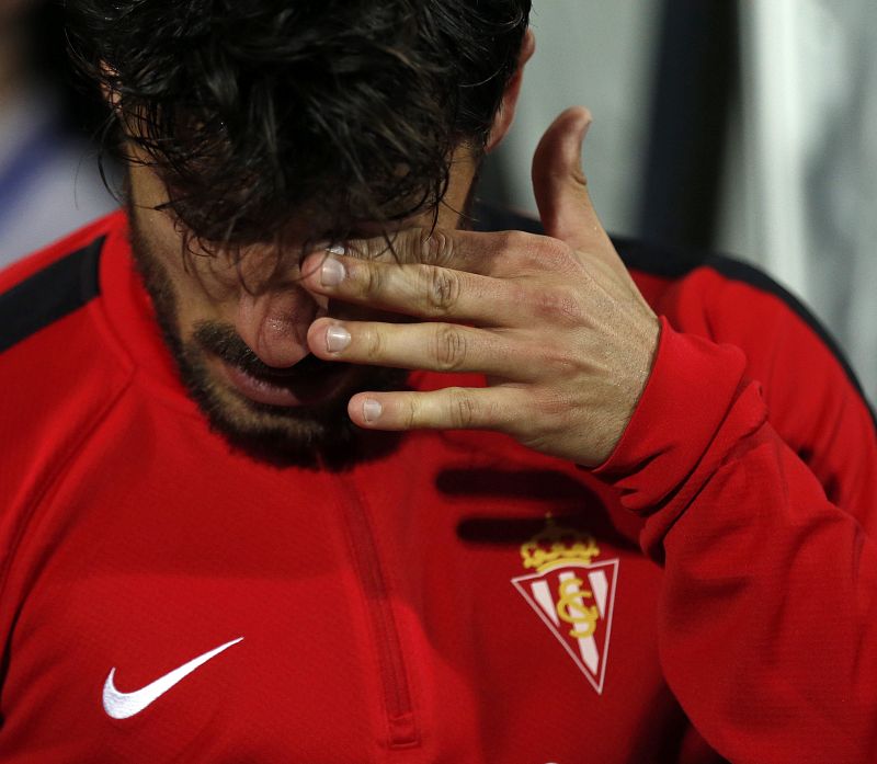 El Sporting desciende pese a ganar en Ipurúa